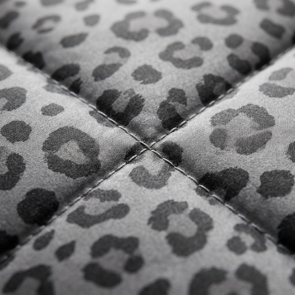 Zoom tissu leopard gris
